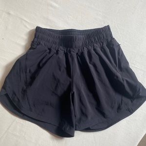Lululemon shorts black size 4